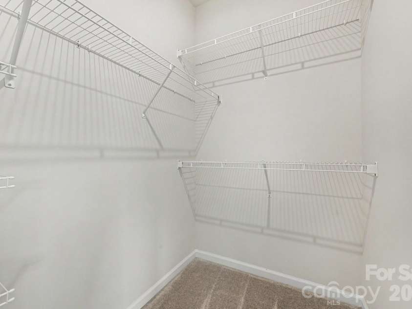 2405 Autumn Olive Lane, Matthews, NC 28104.  MLS# CAR4416584, YatesRealty ID 45689. 