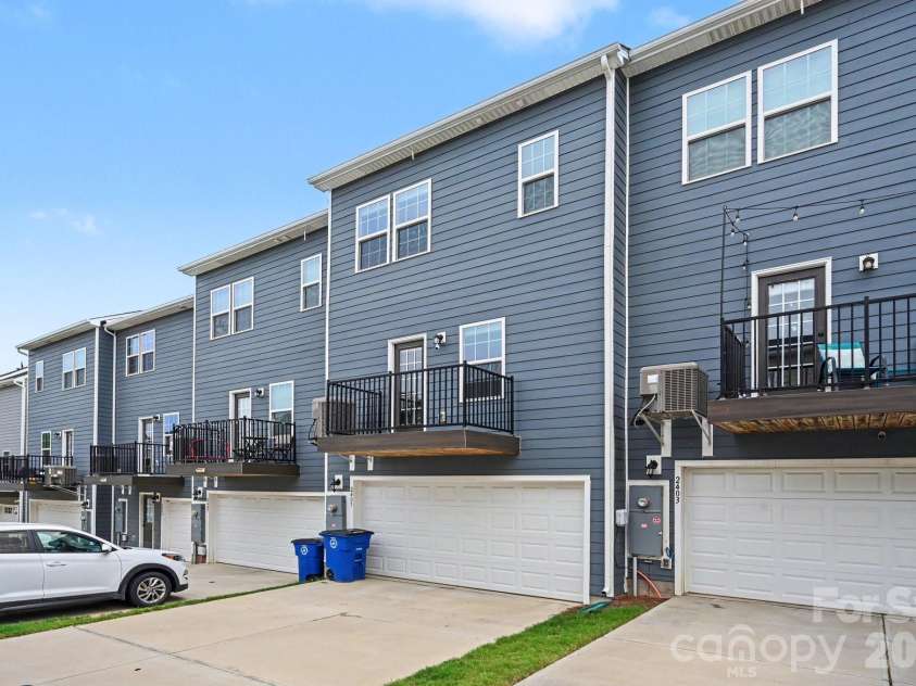 2405 Autumn Olive Lane, Matthews, NC 28104.  MLS# CAR4416584, YatesRealty ID 45689. 