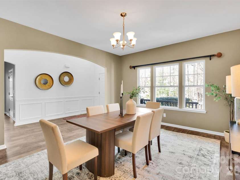 8214 Aspen Court, Charlotte, NC 28227.  MLS# CAR4272999, YatesRealty ID 4569. Dining room