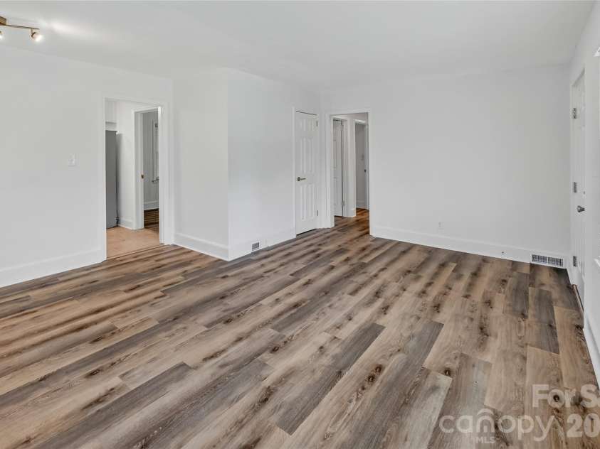 1062 Dresden Drive, Charlotte, NC 28205.  MLS# CAR4412052, YatesRealty ID 45694. 
