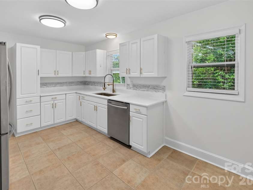 1062 Dresden Drive, Charlotte, NC 28205.  MLS# CAR4412052, YatesRealty ID 45694. 