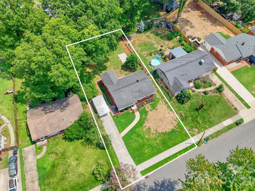 1062 Dresden Drive, Charlotte, NC 28205.  MLS# CAR4412052, YatesRealty ID 45694. 