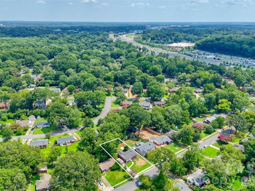 1062 Dresden Drive, Charlotte, NC 28205.  MLS# CAR4412052, YatesRealty ID 45694. 