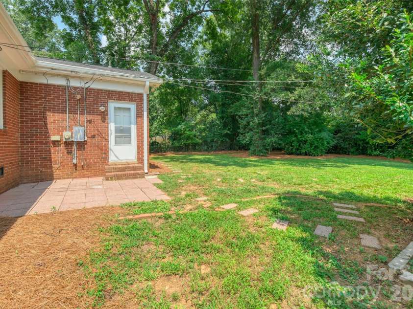 1062 Dresden Drive, Charlotte, NC 28205.  MLS# CAR4412052, YatesRealty ID 45694. Backyard Patio