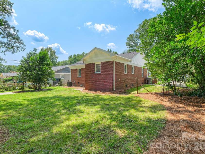 1062 Dresden Drive, Charlotte, NC 28205.  MLS# CAR4412052, YatesRealty ID 45694. Backyard View