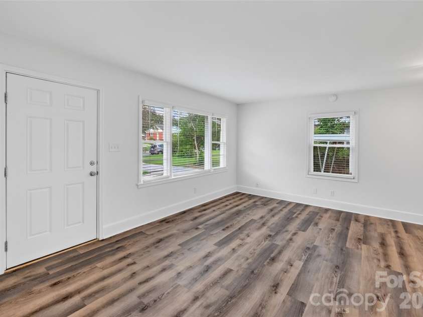 1062 Dresden Drive, Charlotte, NC 28205.  MLS# CAR4412052, YatesRealty ID 45694. Open Living Space