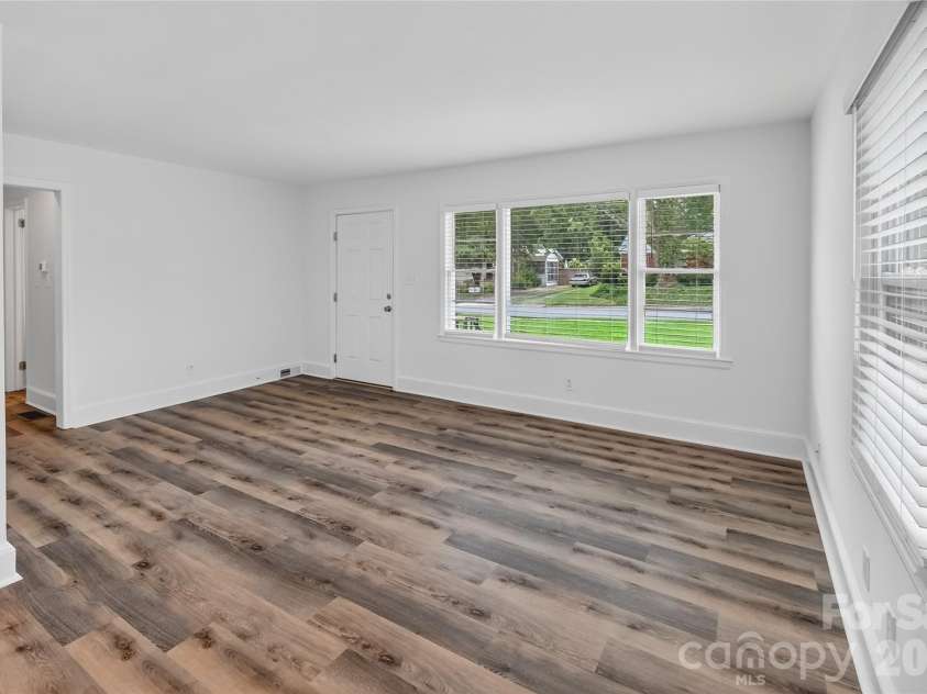 1062 Dresden Drive, Charlotte, NC 28205.  MLS# CAR4412052, YatesRealty ID 45694. Open Living Space
