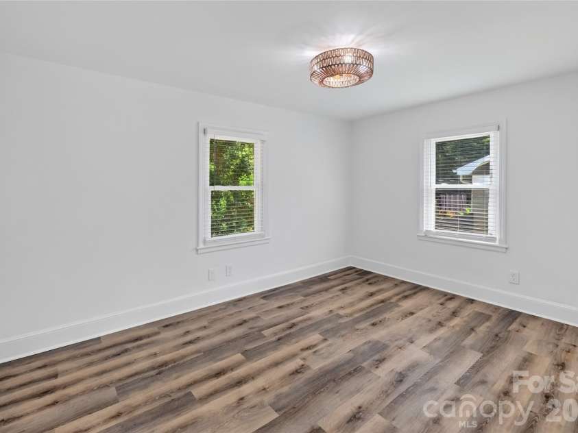 1062 Dresden Drive, Charlotte, NC 28205.  MLS# CAR4412052, YatesRealty ID 45694. Primary Bedroom