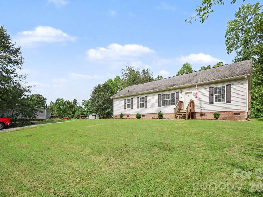 303 Hardin Circle, Grover, NC 28073.  MLS# CAR4414952, YatesRealty ID 45695. 