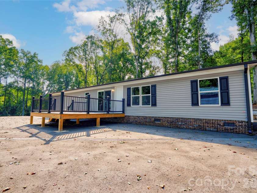 737 Pleasantdale Drive, Shelby, NC 28150.  MLS# CAR4416272, YatesRealty ID 45698. 