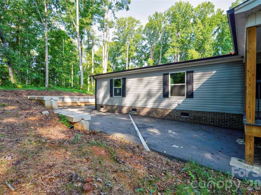 737 Pleasantdale Drive, Shelby, NC 28150.  MLS# CAR4416272, YatesRealty ID 45698. 