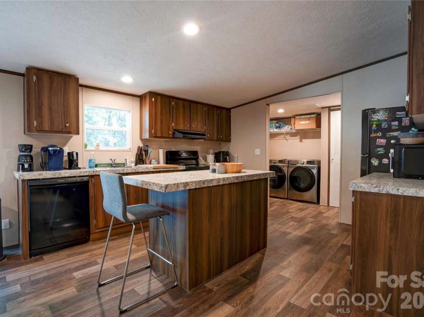 737 Pleasantdale Drive, Shelby, NC 28150.  MLS# CAR4416272, YatesRealty ID 45698. 
