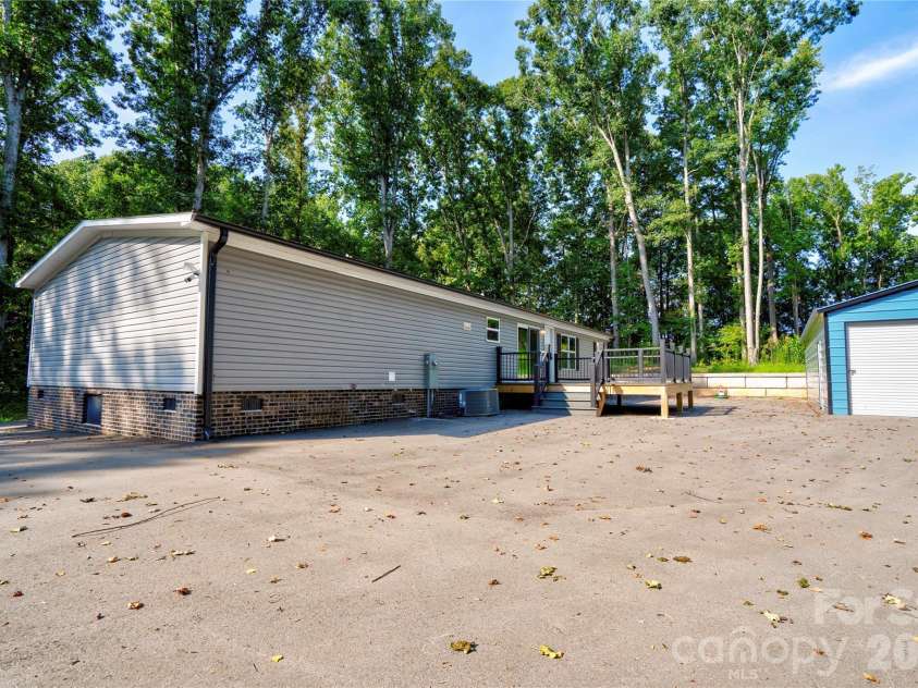 737 Pleasantdale Drive, Shelby, NC 28150.  MLS# CAR4416272, YatesRealty ID 45698. 