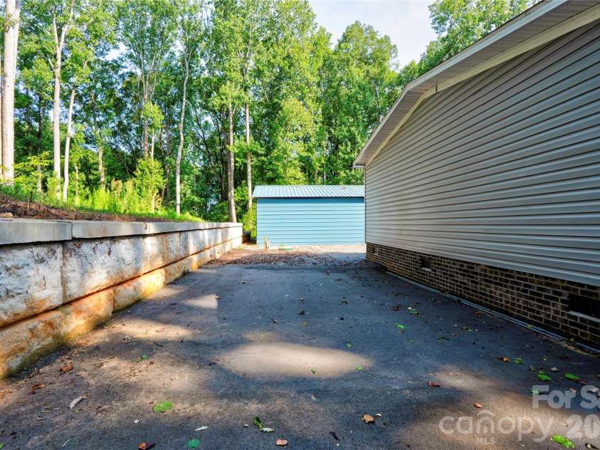 737 Pleasantdale Drive, Shelby, NC 28150.  MLS# CAR4416272, YatesRealty ID 45698. 
