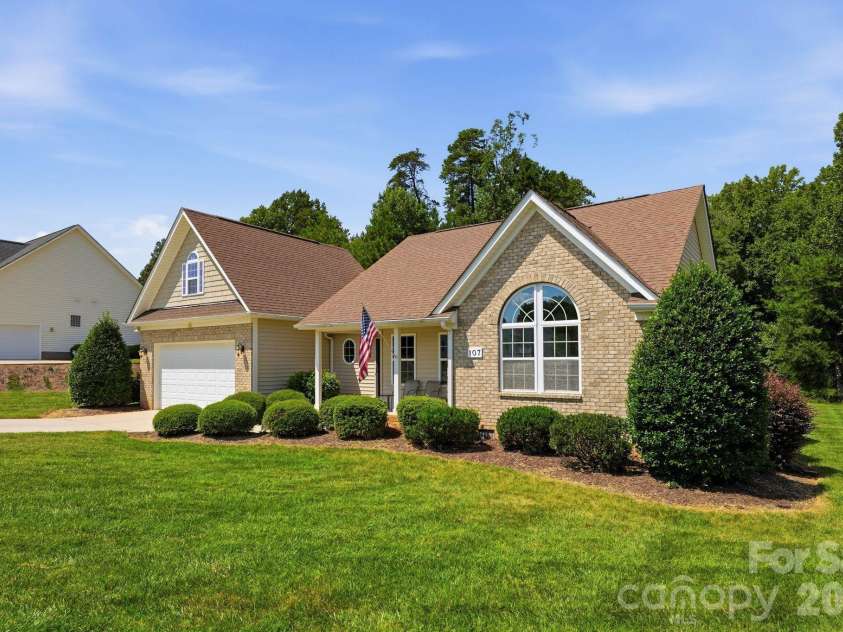 107 Vista View Place, Mooresville, NC 28117.  MLS# CAR4416778, YatesRealty ID 45699. 