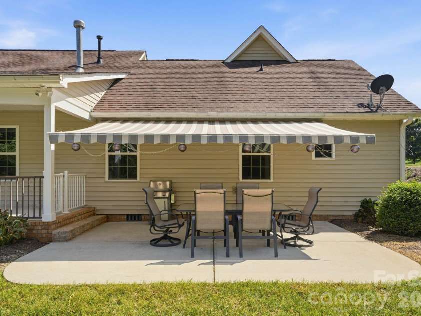 107 Vista View Place, Mooresville, NC 28117.  MLS# CAR4416778, YatesRealty ID 45699. 