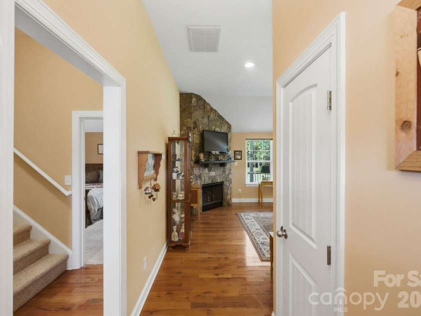 107 Vista View Place, Mooresville, NC 28117.  MLS# CAR4416778, YatesRealty ID 45699. 