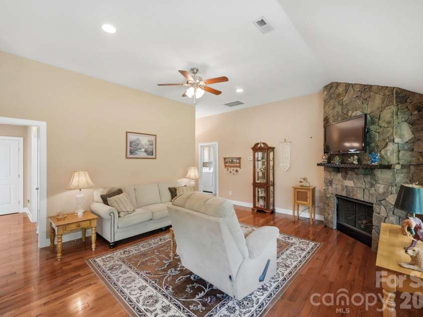 107 Vista View Place, Mooresville, NC 28117.  MLS# CAR4416778, YatesRealty ID 45699. 