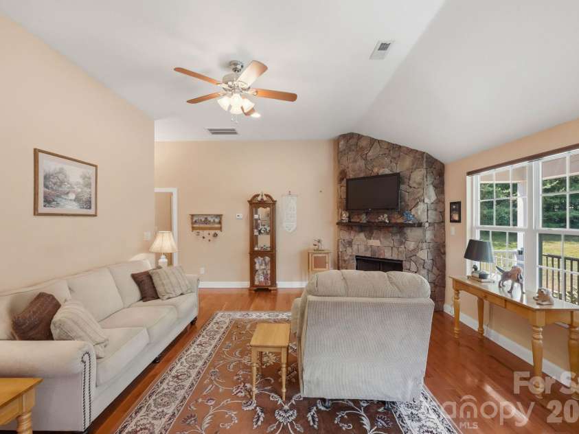 107 Vista View Place, Mooresville, NC 28117.  MLS# CAR4416778, YatesRealty ID 45699. 