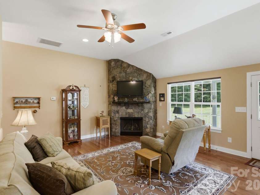 107 Vista View Place, Mooresville, NC 28117.  MLS# CAR4416778, YatesRealty ID 45699. 