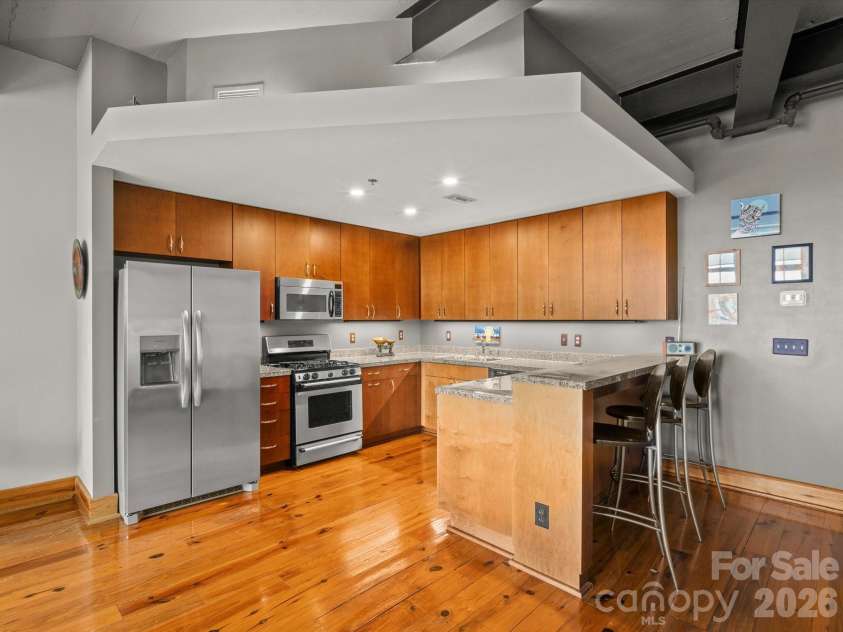 100 Coxe Avenue, Asheville, NC 28801.  MLS# CAR4307768, YatesRealty ID 4570. 