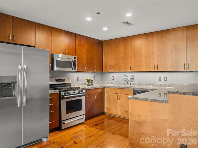 100 Coxe Avenue, Asheville, NC 28801.  MLS# CAR4307768, YatesRealty ID 4570. 