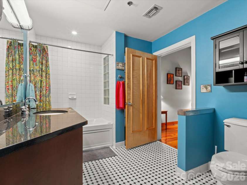 100 Coxe Avenue, Asheville, NC 28801.  MLS# CAR4307768, YatesRealty ID 4570. 
