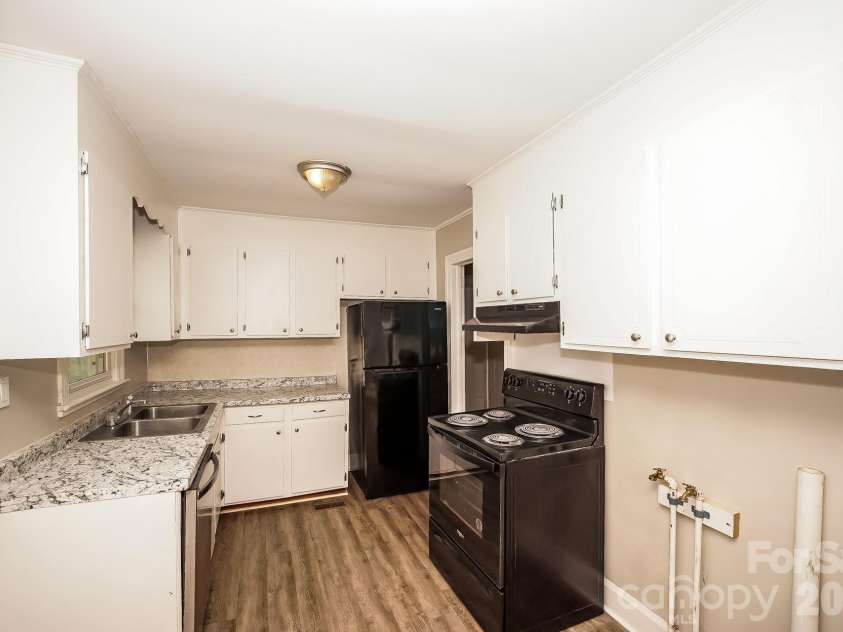 309 Eastside Drive, Statesville, NC 28625.  MLS# CAR4412596, YatesRealty ID 45700. 