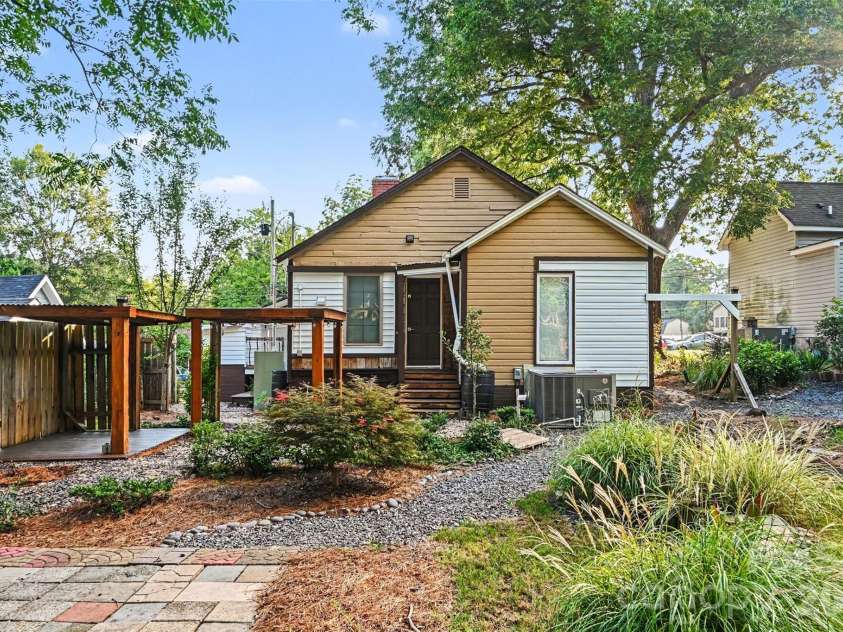 237 Simpson Drive, Concord, NC 28025.  MLS# CAR4416767, YatesRealty ID 45701. 