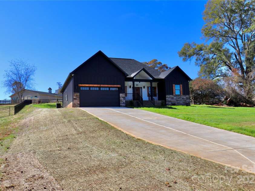 2667 Polo Lane, Maiden, NC 28650.  MLS# CAR4312273, YatesRealty ID 45701. 