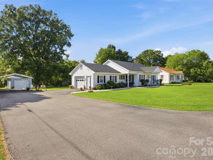 204 Memorial Drive, Clover, SC 29710.  MLS# CAR4416477, YatesRealty ID 45704. 