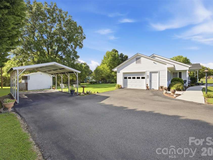204 Memorial Drive, Clover, SC 29710.  MLS# CAR4416477, YatesRealty ID 45704. 