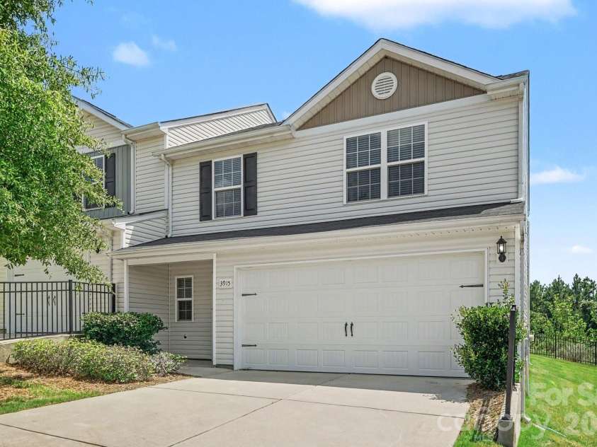 3915 Rosfield Drive, Charlotte, NC 28214.  MLS# CAR4409394, YatesRealty ID 45707. 