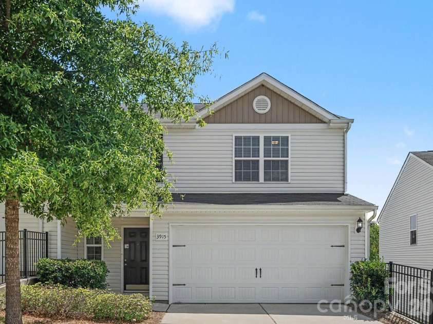 3915 Rosfield Drive, Charlotte, NC 28214.  MLS# CAR4409394, YatesRealty ID 45707. 