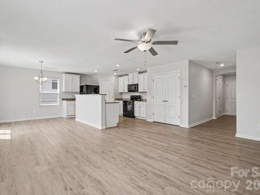 3915 Rosfield Drive, Charlotte, NC 28214.  MLS# CAR4409394, YatesRealty ID 45707. 