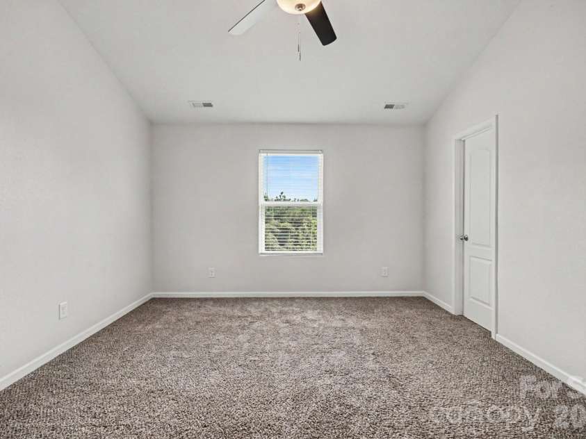 3915 Rosfield Drive, Charlotte, NC 28214.  MLS# CAR4409394, YatesRealty ID 45707. 