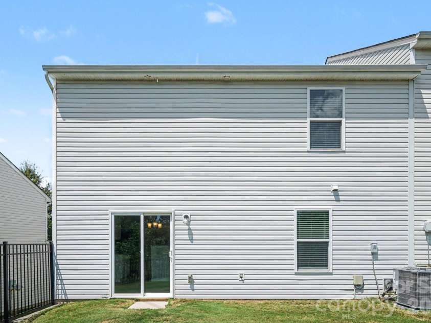 3915 Rosfield Drive, Charlotte, NC 28214.  MLS# CAR4409394, YatesRealty ID 45707. 