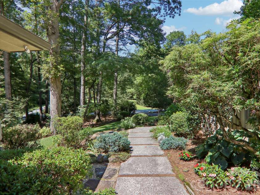 133 Larchmont Drive, Hendersonville, NC 28791.  MLS# CAR4415855, YatesRealty ID 45708. 