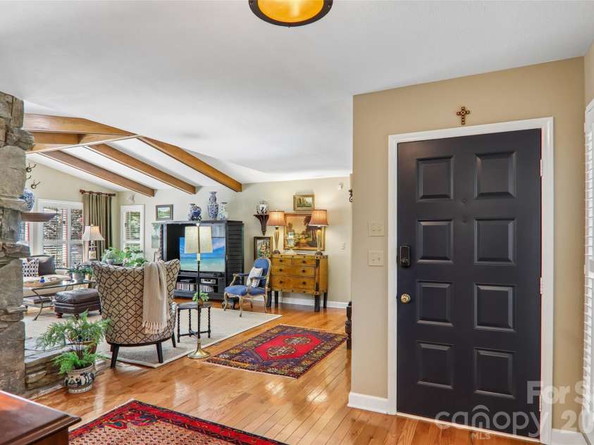133 Larchmont Drive, Hendersonville, NC 28791.  MLS# CAR4415855, YatesRealty ID 45708. 
