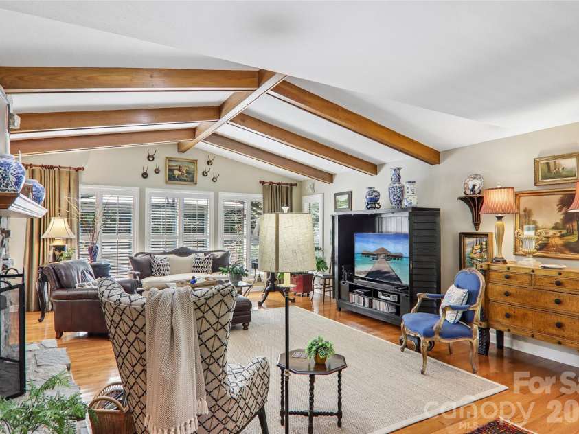 133 Larchmont Drive, Hendersonville, NC 28791.  MLS# CAR4415855, YatesRealty ID 45708. 