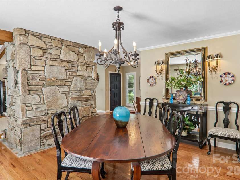 133 Larchmont Drive, Hendersonville, NC 28791.  MLS# CAR4415855, YatesRealty ID 45708. 