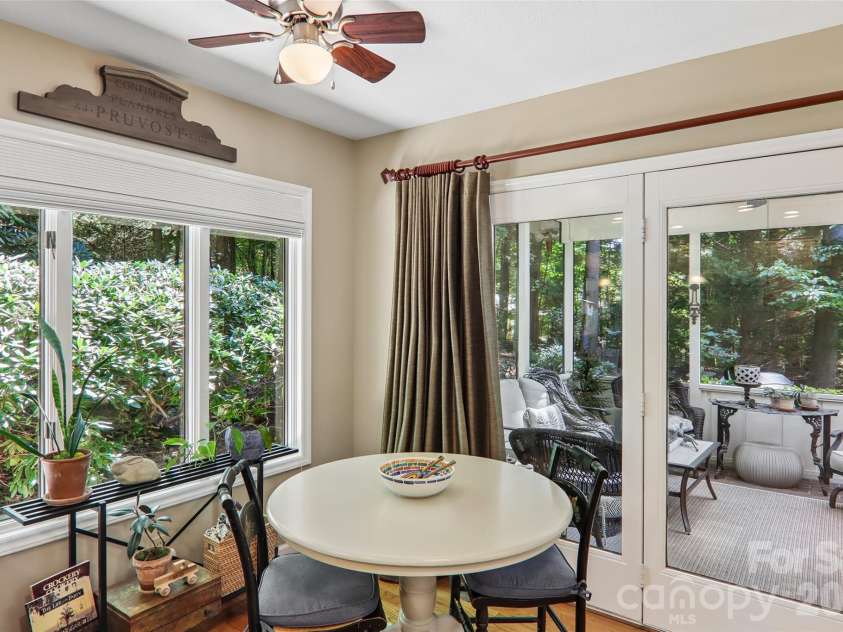 133 Larchmont Drive, Hendersonville, NC 28791.  MLS# CAR4415855, YatesRealty ID 45708. 