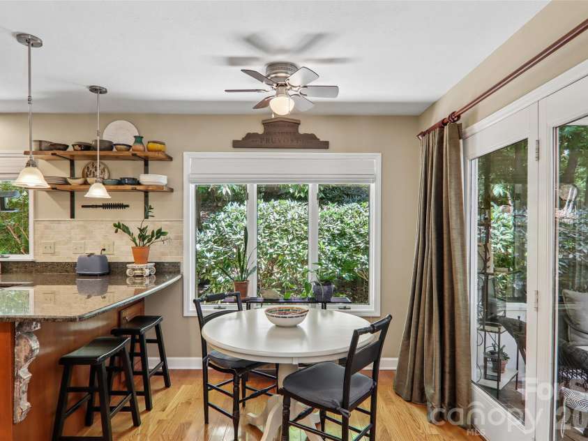 133 Larchmont Drive, Hendersonville, NC 28791.  MLS# CAR4415855, YatesRealty ID 45708. 