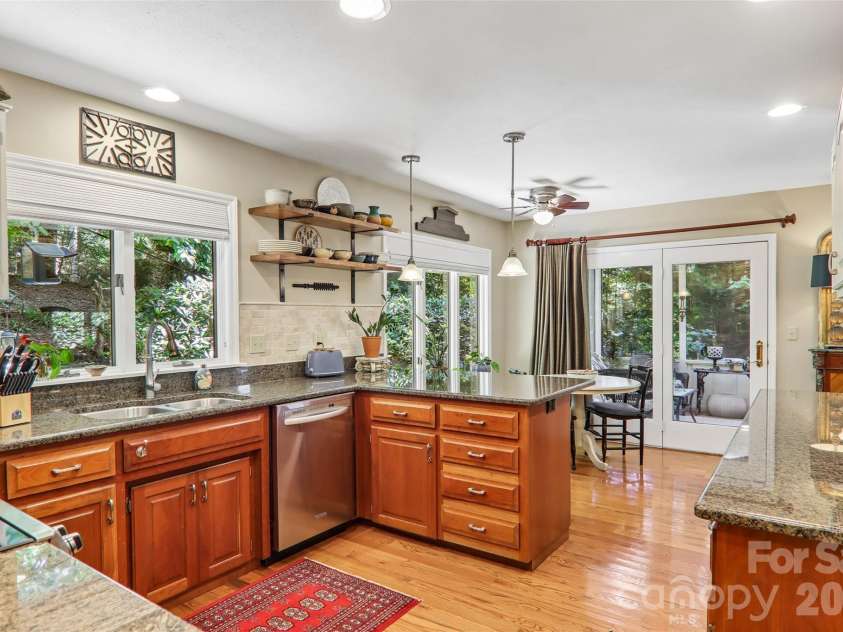 133 Larchmont Drive, Hendersonville, NC 28791.  MLS# CAR4415855, YatesRealty ID 45708. 