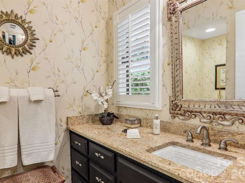 133 Larchmont Drive, Hendersonville, NC 28791.  MLS# CAR4415855, YatesRealty ID 45708. Bath #2