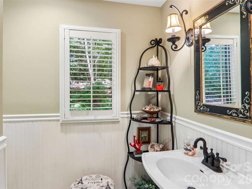 133 Larchmont Drive, Hendersonville, NC 28791.  MLS# CAR4415855, YatesRealty ID 45708. Half-bath and laundry.