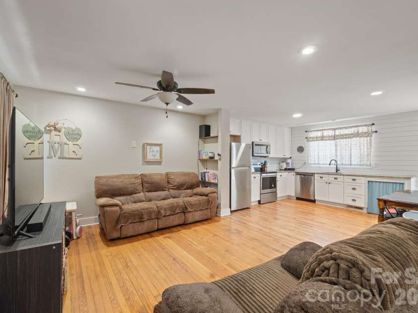 607 17th Street, Newton, NC 28658.  MLS# CAR4416815, YatesRealty ID 45709. 