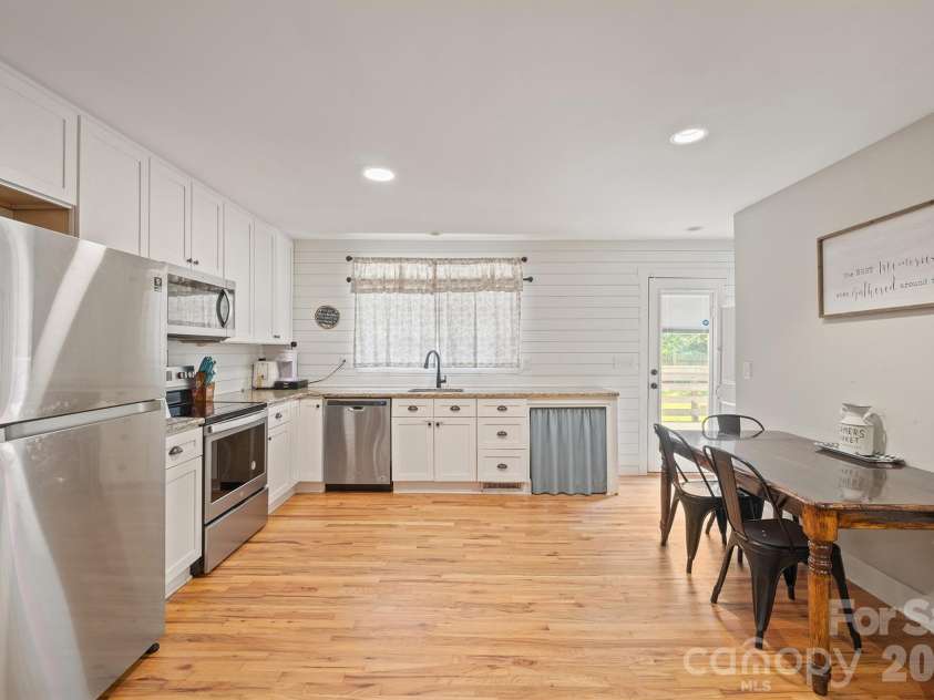 607 17th Street, Newton, NC 28658.  MLS# CAR4416815, YatesRealty ID 45709. 