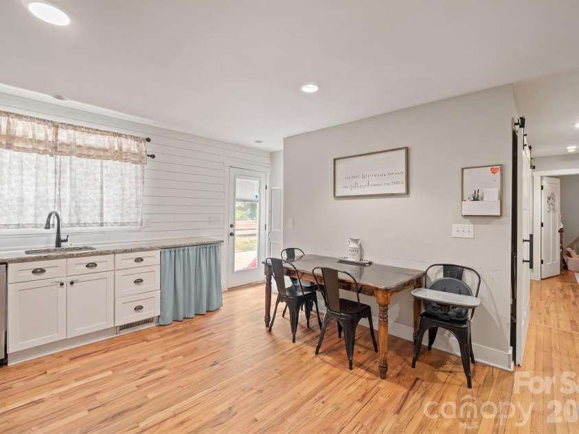 607 17th Street, Newton, NC 28658.  MLS# CAR4416815, YatesRealty ID 45709. 