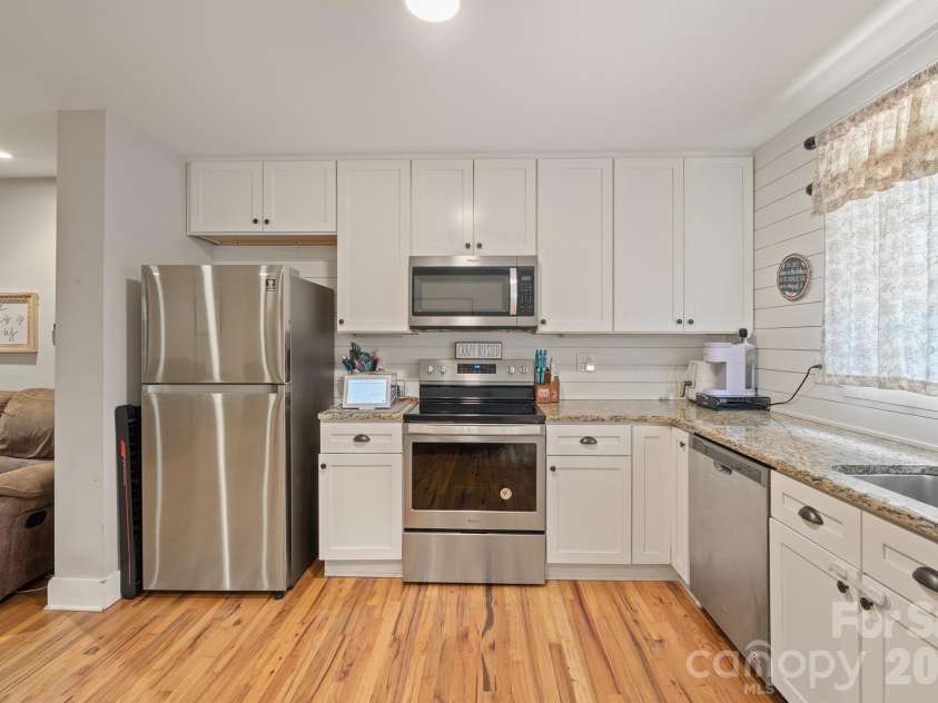 607 17th Street, Newton, NC 28658.  MLS# CAR4416815, YatesRealty ID 45709. 